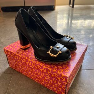 Tory Burch shoes. Buckle pump - vintage patent leather. Black. Size 7.5.